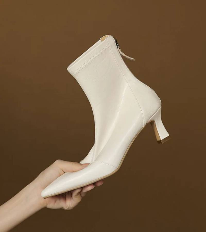 Fulvia | Minimal leather ankle boots with a mid heel