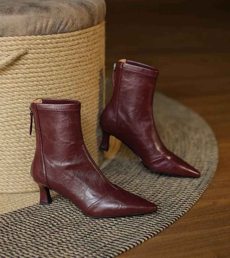 Fulvia | Minimal leather ankle boots with a mid heel
