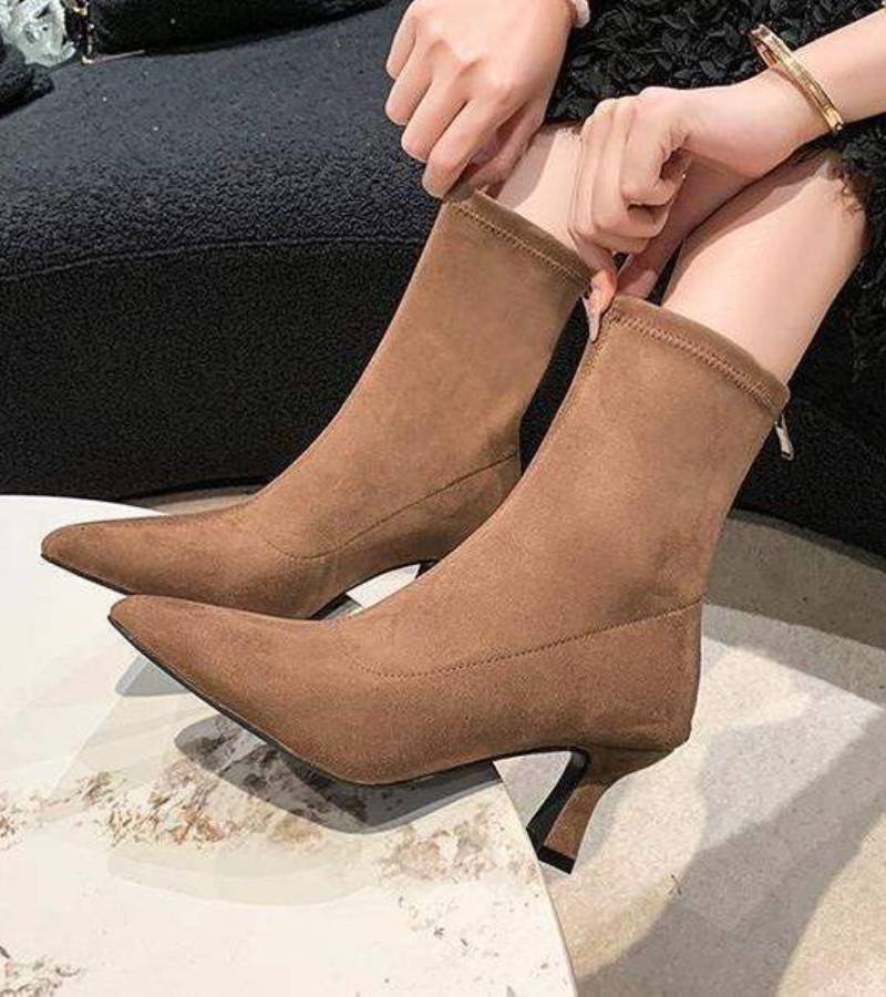 Fulvia | Minimal leather ankle boots with a mid heel